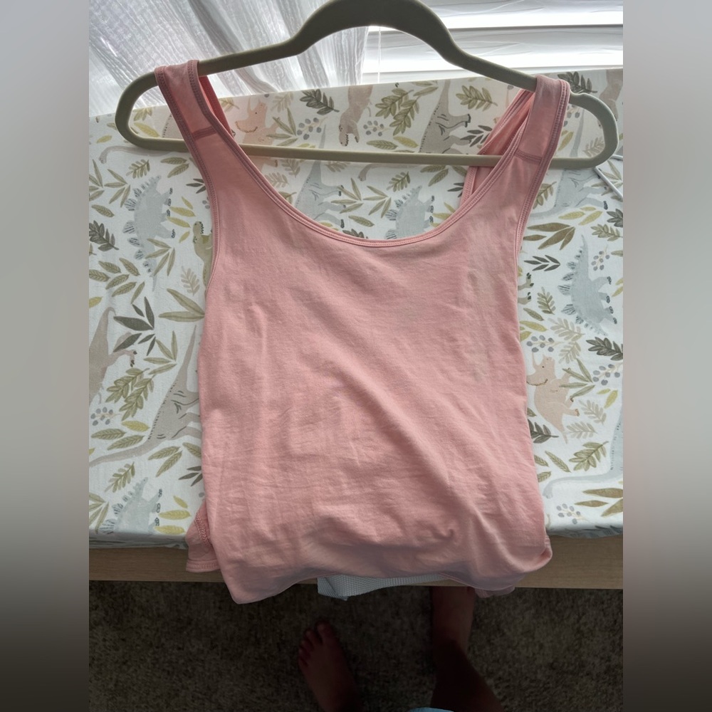 Lululemon it’s a tie tank pink peony. Size 6.